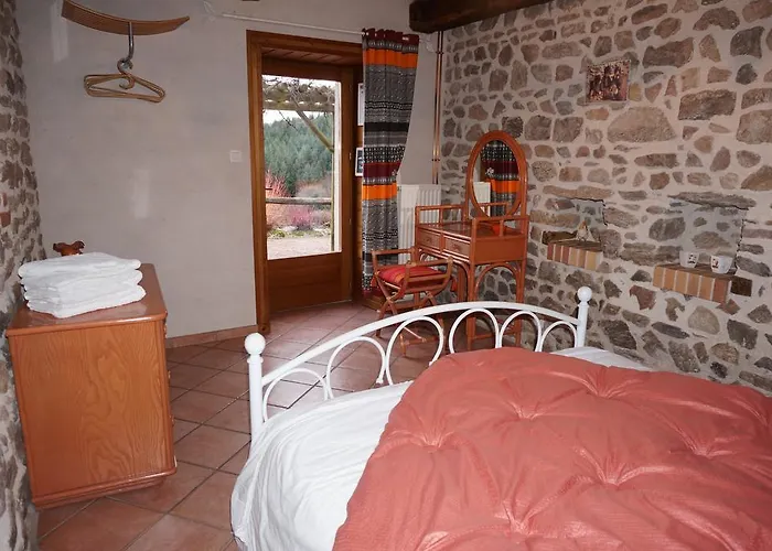 Du Thiollet 3* Montromant