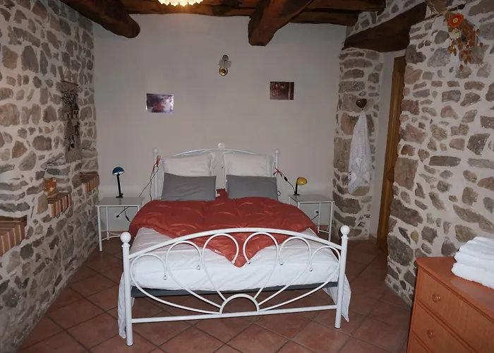 Du Thiollet Bed & Breakfast Montromant